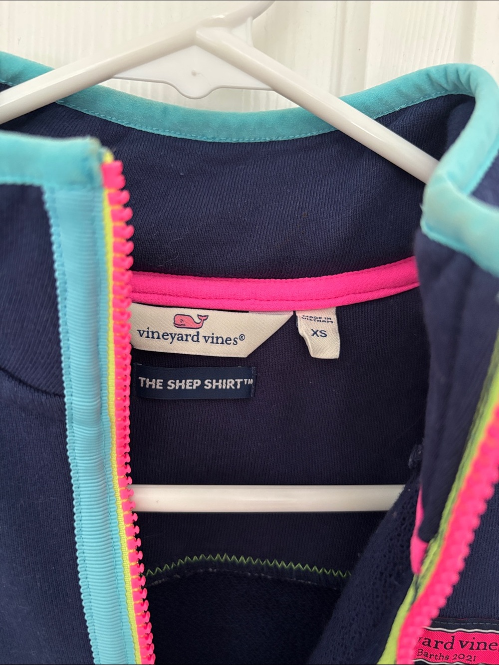 Vineyard Vines NWOT Navy Pullover with Aqua Trim and Neon Accents - Picture 3 of 4